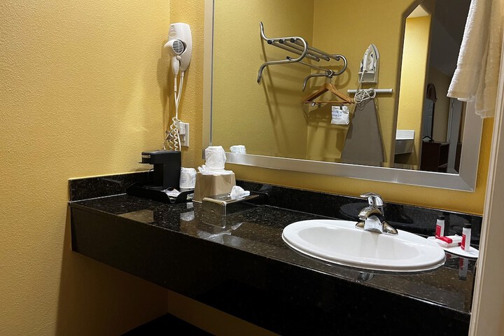 Quality Inn Montgomery - Lake Conroe