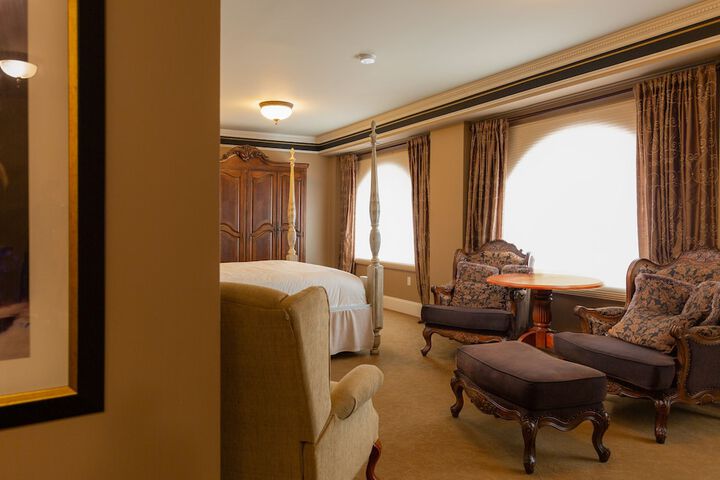 Grant Hall Hotel