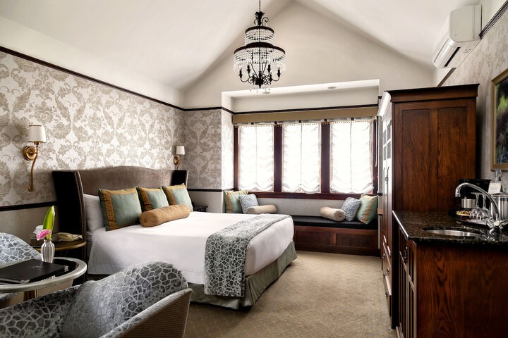 Room 32 of 42