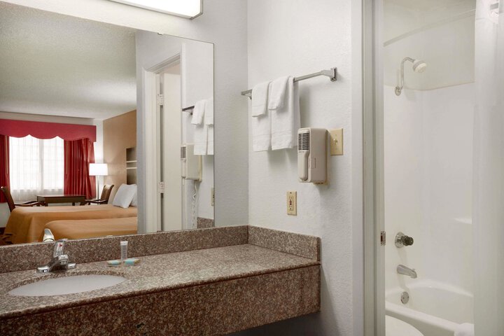 Room 17 of 26