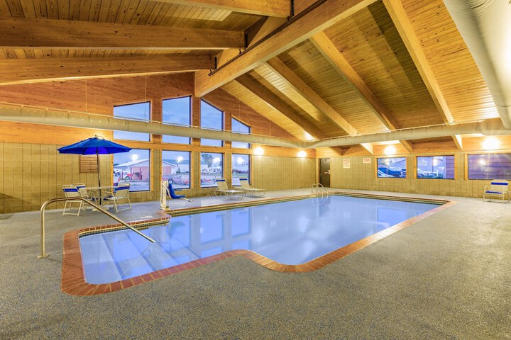 AmericInn by Wyndham Marshall