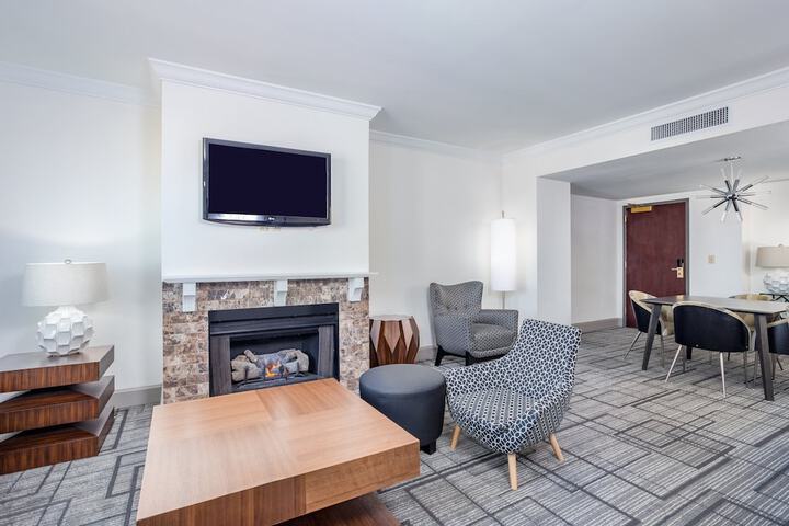 Holiday Inn Lafayette-City Centre by IHG