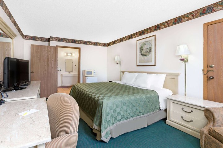Room 12 of 16
