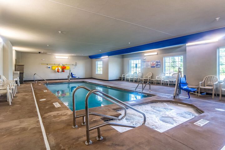 Cobblestone Hotel & Suites - Greenville