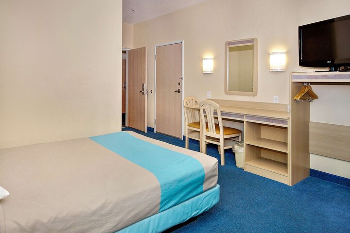 Room 27 of 27