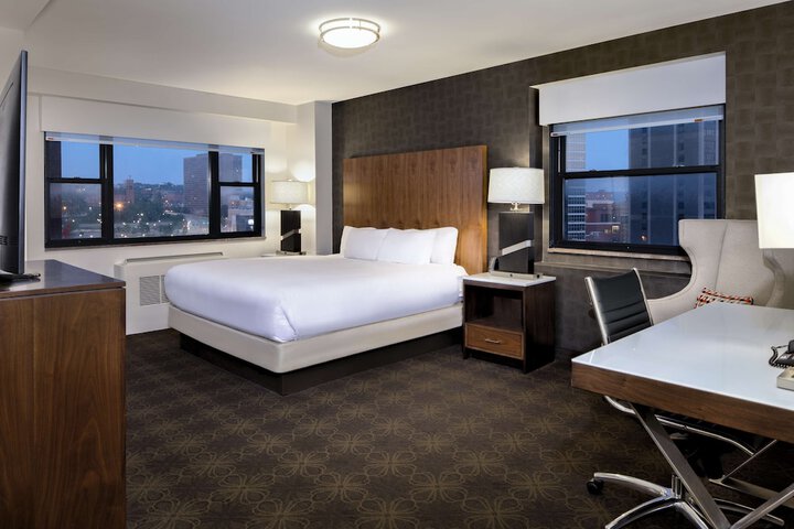 Room 33 of 84