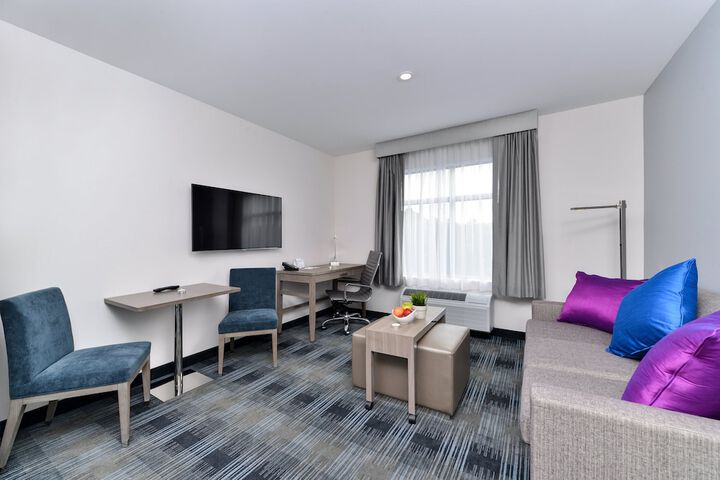 Room 32 of 61