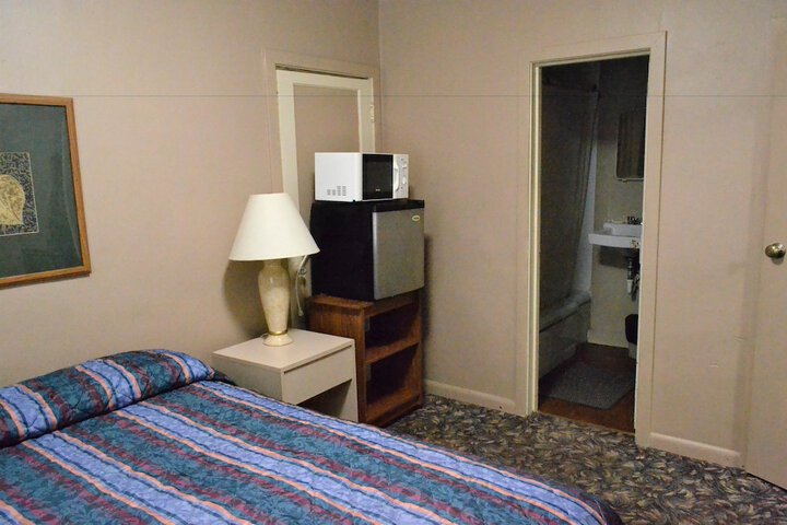 Room 27 of 81