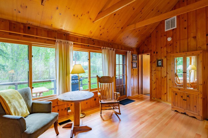 Lake Creek Lodge