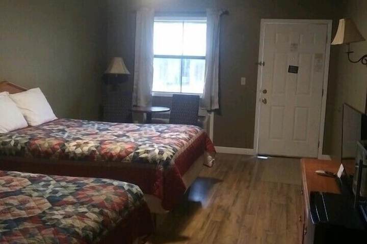 Whispering Creek Lodging & RV Resort