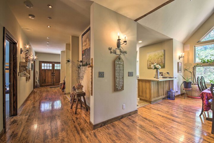 Incredible Lake Arrowhead Home w / Views & Decks!