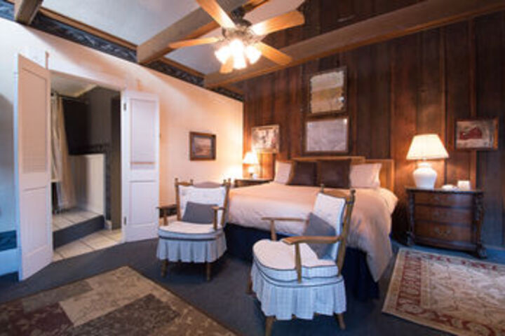 Munzesheimer Manor Bed & Breakfast
