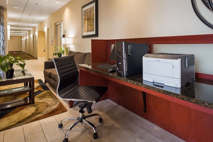 Business Center 32 of 32