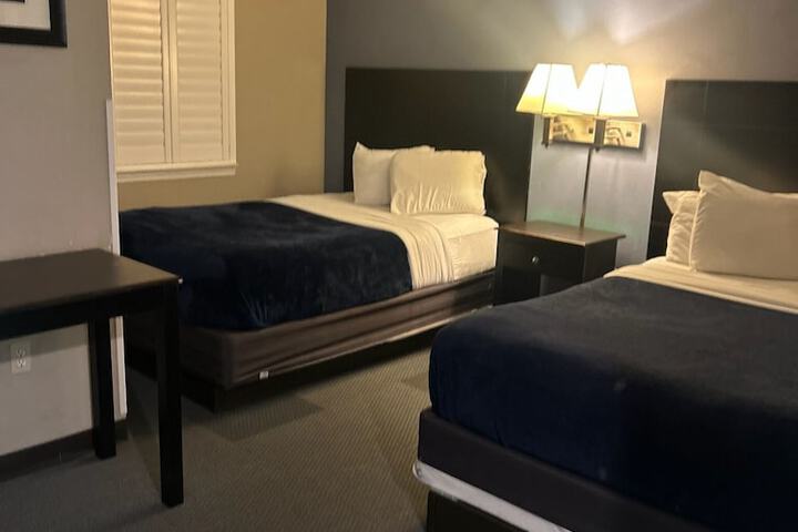 Room 6 of 14