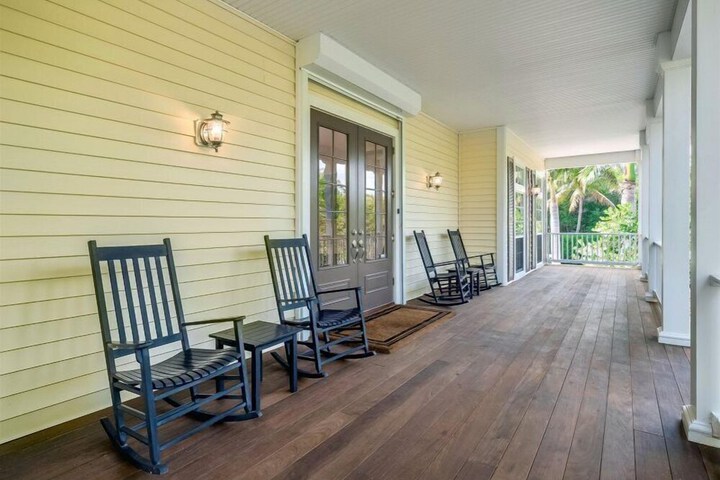 The Palm and Shell Captiva Island Private Luxury Home With Pool hot tub and Beach Access