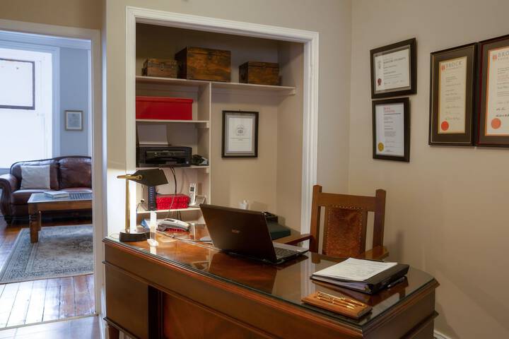 Sir Isaac Brock B & B Luxury Suites