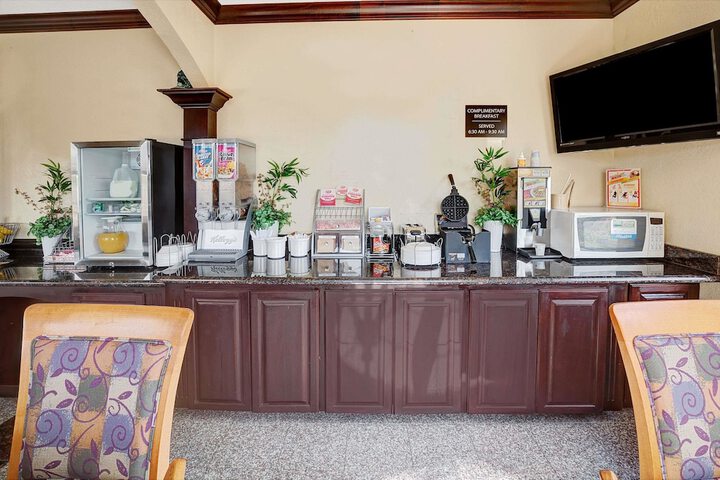 Breakfast/Coffee Service 28 of 31