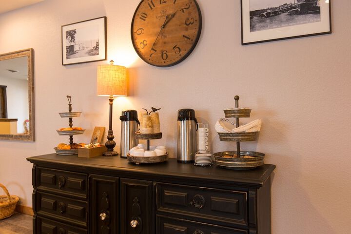 Breakfast/Coffee Service 71 of 73