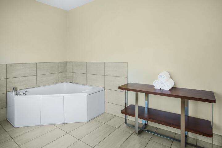 Room 33 of 47