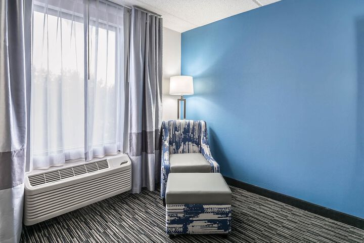 Room 17 of 36
