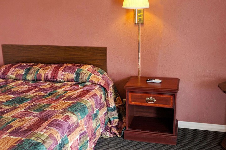 Room 12 of 19