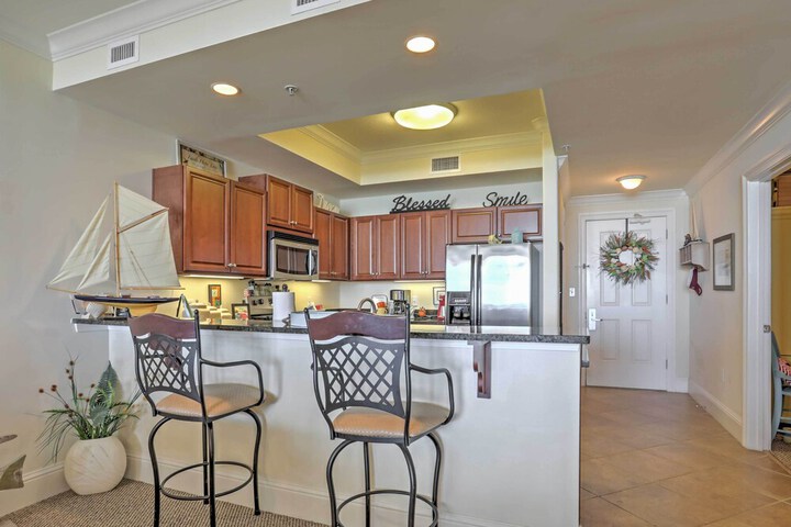 Beachfront Bliss on Dauphin Island w / Pool Access!