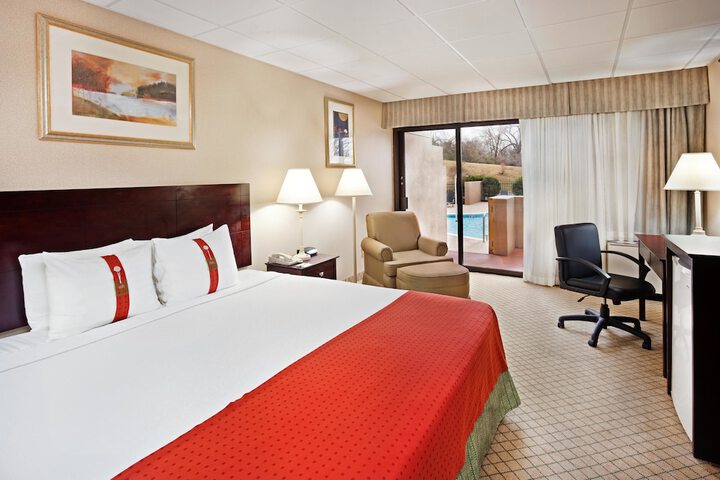 Room 30 of 53