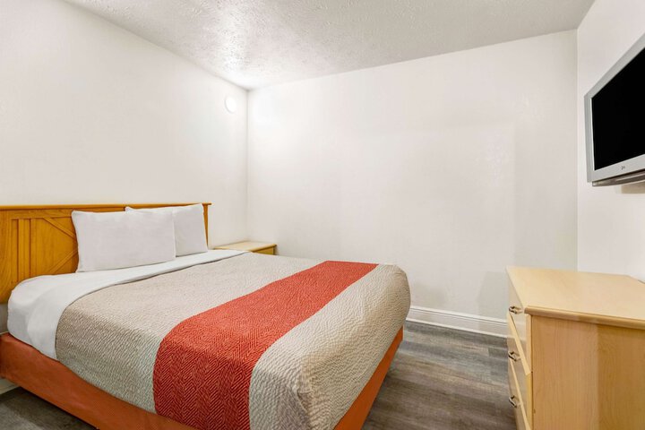 Room 13 of 40