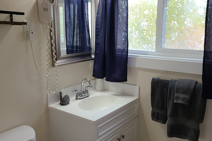 Lamplighter Cabins & Suites