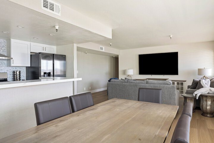 456 Embarcadero Inn & Suites