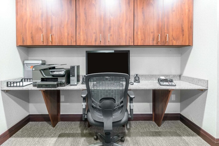 Business Center 33 of 34
