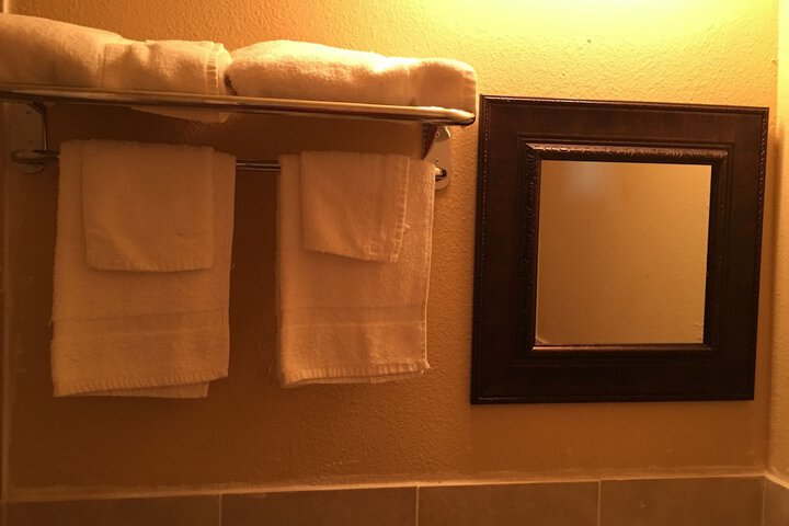 Room 27 of 38