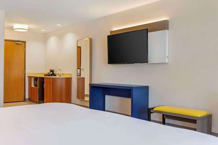 Room 37 of 65