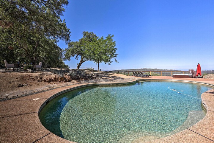 Luxe Auburn Hideaway w / Tennis Court & Views!