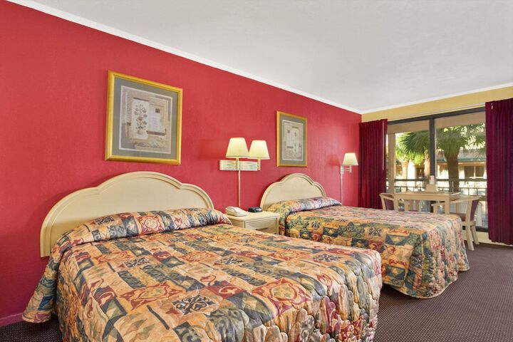 Room 6 of 8