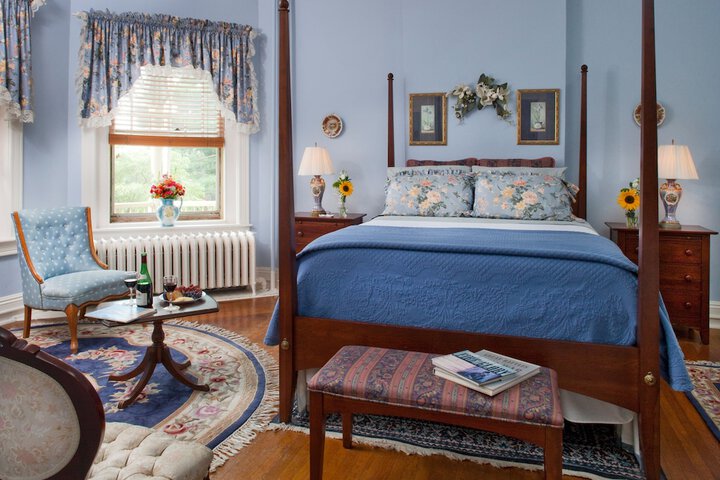 B. F. Hiestand House Bed & Breakfast