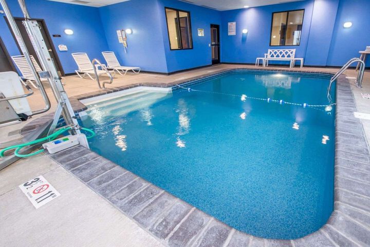 Comfort Suites Altoona North