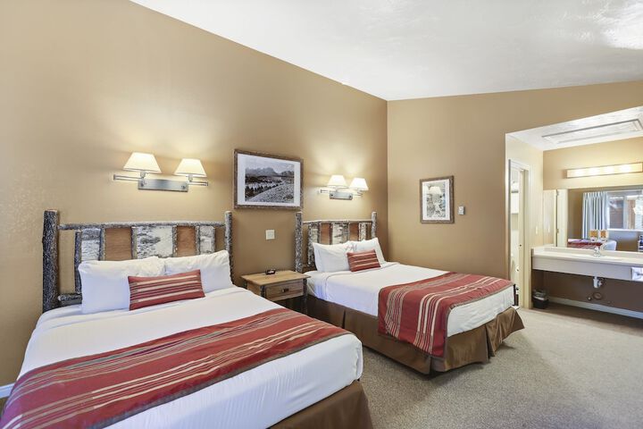 Headwaters Lodge & Cabins at Flagg Ranch