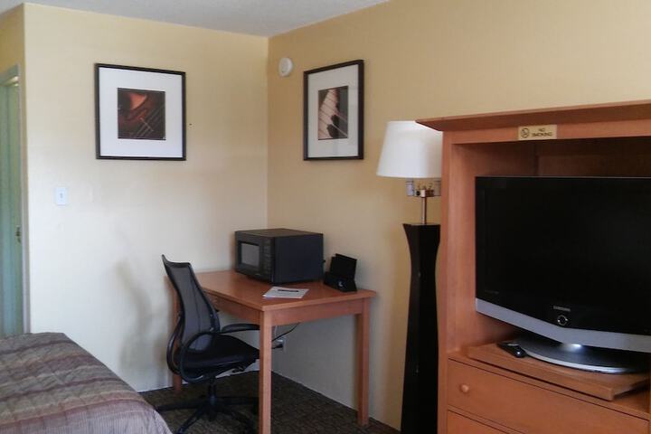 Room 16 of 18
