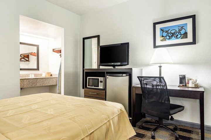 Room 15 of 28