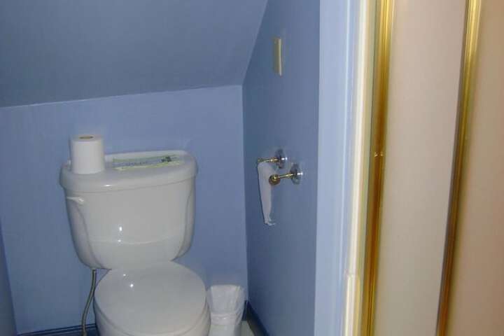 Room 11 of 25