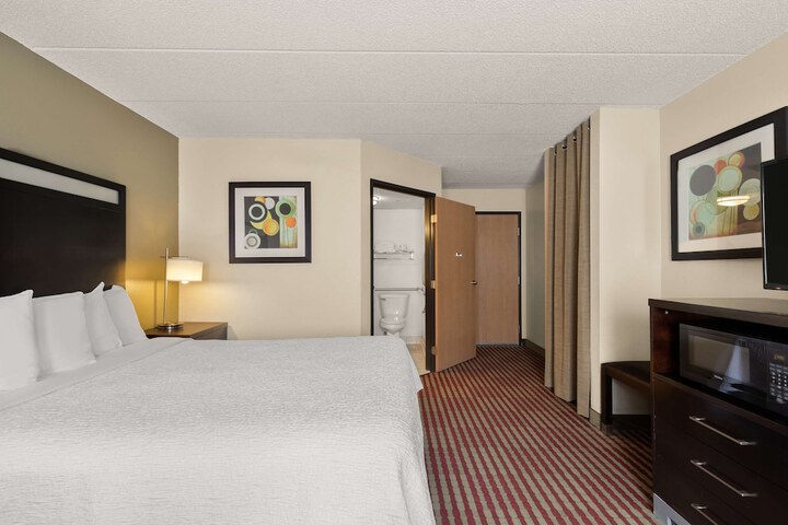 Room 9 of 33