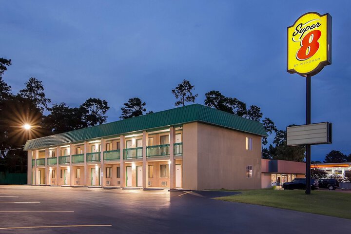 Super 8 by Wyndham Columbia SC / Ft. Jackson