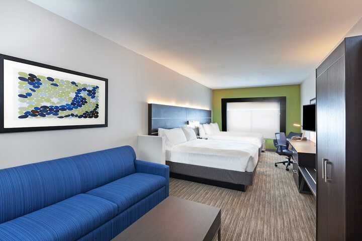 Room 12 of 25