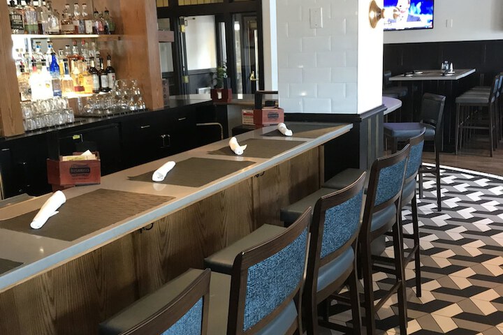 Lounge 54 of 60
