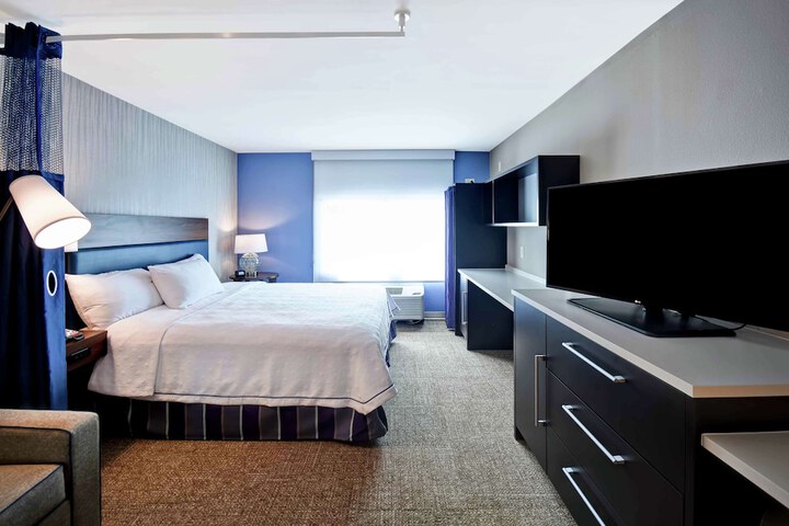 Room 27 of 40
