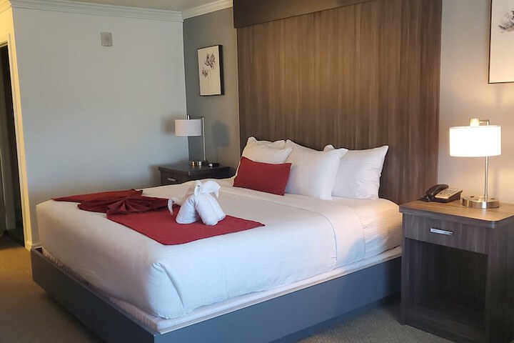 Room 13 of 18
