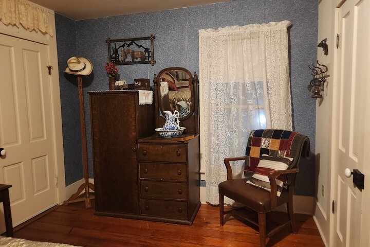 Room 9 of 23