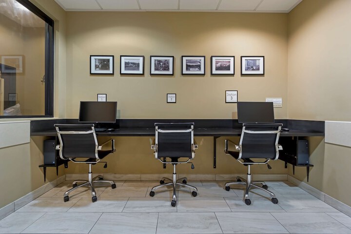 Business Center 23 of 23