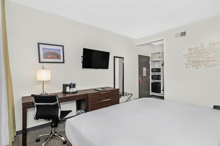 Room 16 of 38
